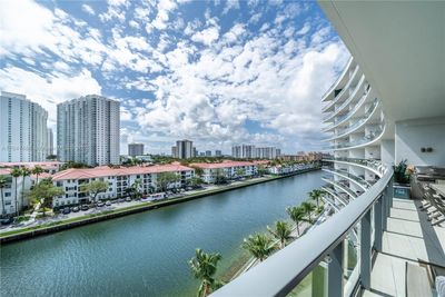 606 - 3250 Ne 188th St, Condo with 3 bedrooms, 5 bathrooms and null parking in Aventura FL | Image 1