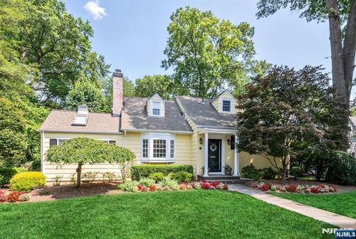 86 Carlton Ave, Ho Ho Kus, NJ, 07423-1429 | Card Image