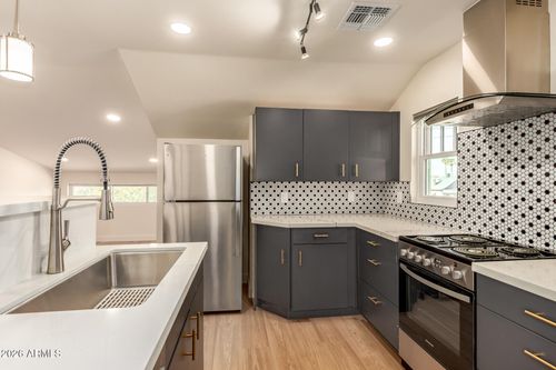 b-125 N 11th Ave, Phoenix, AZ, 85007-2700 | Card Image