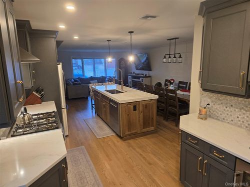 21 Nevin Ter, Massapequa Park, NY, 11762-3517 | Card Image