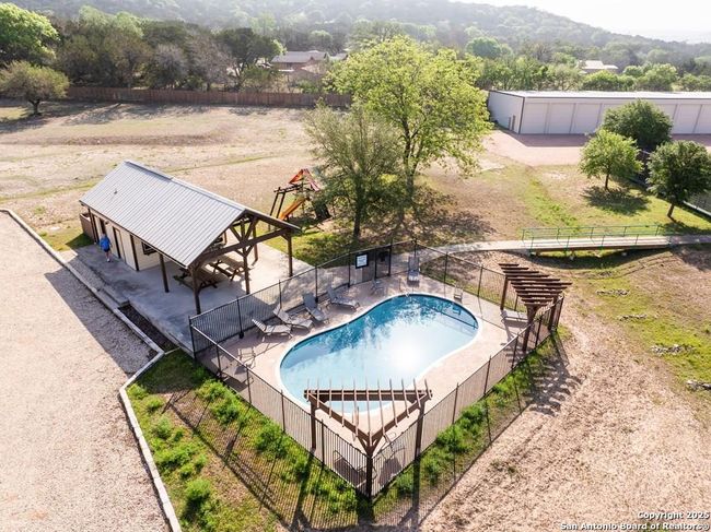 112 Juniper Pt, House other with 4 bedrooms, 5 bathrooms and null parking in Ingram TX | Image 75