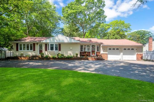 86 Seawanhaka Ave, Lake Grove, NY, 11755-2522 | Card Image