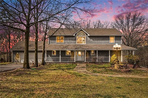 17251 Hollingsworth Rd, Basehor, KS, 66007-9109 | Card Image