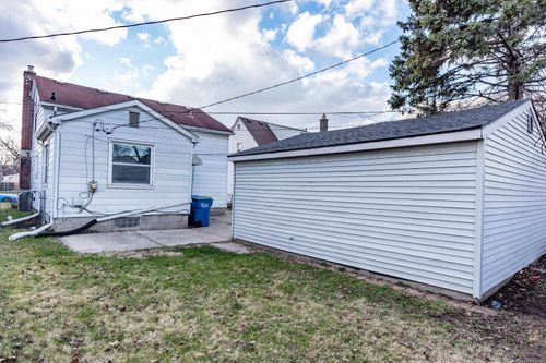 23742 Stewart Ave, Warren, MI, 48089-5721 | Card Image