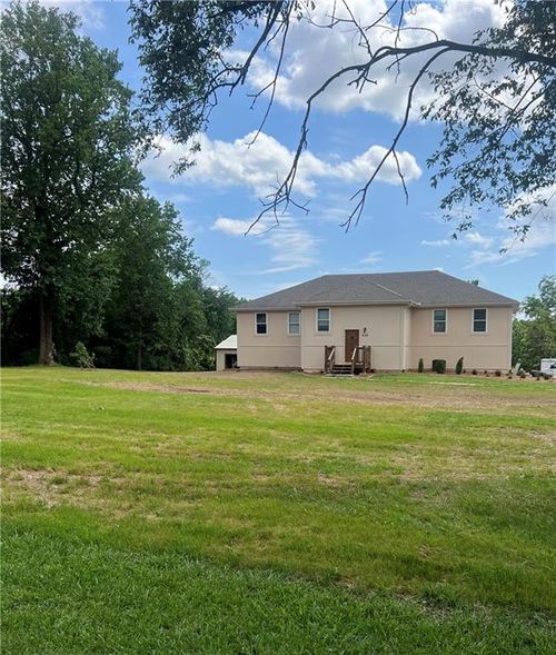 688 N Allen Rd, Independence, MO, 64050-1402 | Card Image