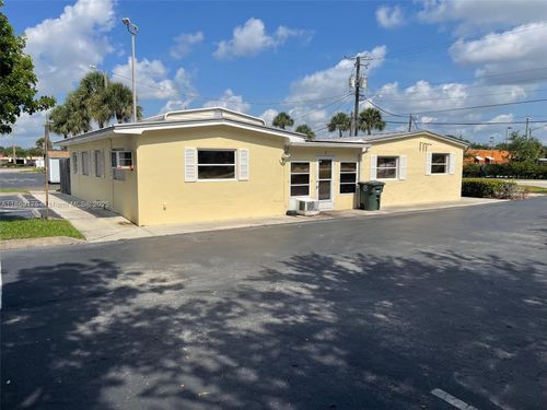 303 Indian Hills Dr, Fort Pierce, FL, 34982-3428 | Card Image