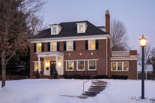 1725 Knox Ave S, Minneapolis, MN, 55403-2834 | Card Image