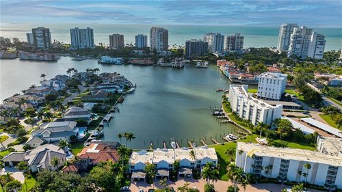 4045 Crayton Rd, NAPLES, FL, 34103-3532 | Card Image