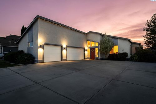 621 Pinnacle Dr, West Richland, WA, 99353-8328 | Card Image