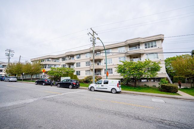 204 - 1378 George Street, Condo with 2 bedrooms, 2 bathrooms and 1 parking in White Rock BC | Image 2