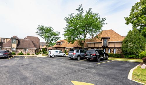 ste-a3-825 Village Quarter Rd, West Dundee, IL, 60118-2100 | Card Image