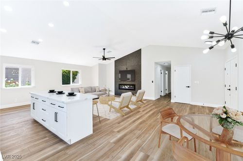 811 Spyglass Ln, Las Vegas, NV, 89107-2055 | Card Image