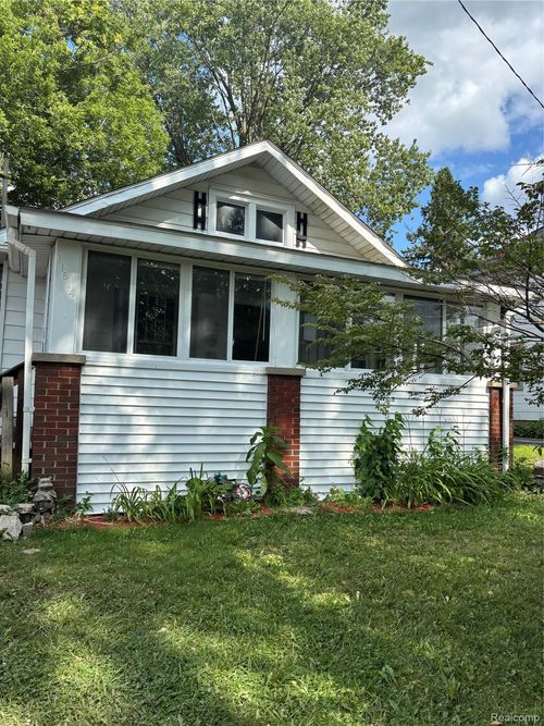11614 Temperance St, Mount Morris, MI, 48458-2031 | Card Image
