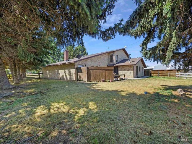 1872 E 1750 S, House other with 4 bedrooms, 3 bathrooms and 2 parking in Gooding ID | Image 9
