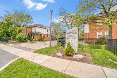 7 - 5659 Glen Erin Dr, Condo with 3 bedrooms, 2 bathrooms and 2 parking in Mississauga ON | Image 2