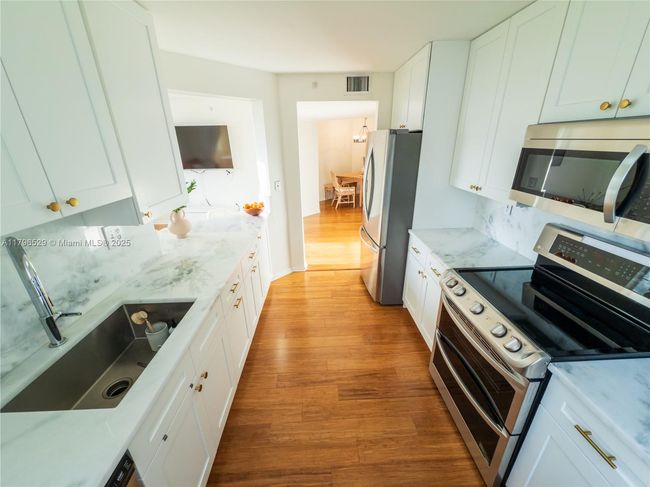 APT-3302 - 520 Se 5 Th Ave, Condo with 3 bedrooms, 2 bathrooms and null parking in Fort Lauderdale FL | Image 15