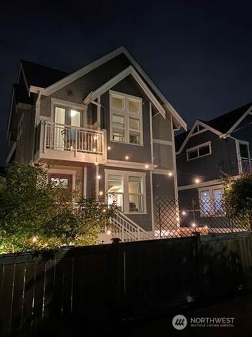1822 27th Ave, Seattle, WA, 98122-3120 | Card Image