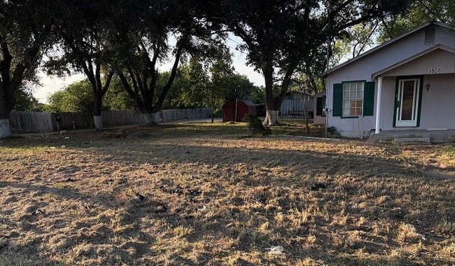 1801 E Highway 285, House other with 3 bedrooms, 1 bathrooms and 4 parking in Falfurrias TX | Image 4