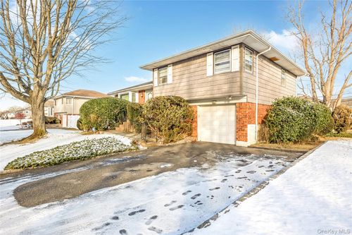 19 Parkdale Dr, Farmingdale, NY, 11735-6713 | Card Image