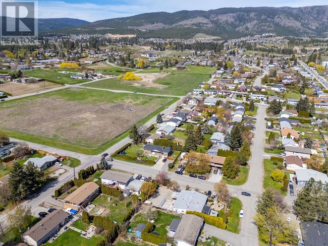 2431 Bering Rd, Home with 2 bedrooms, 1 bathrooms and 5 parking in West Kelowna BC | Image 38