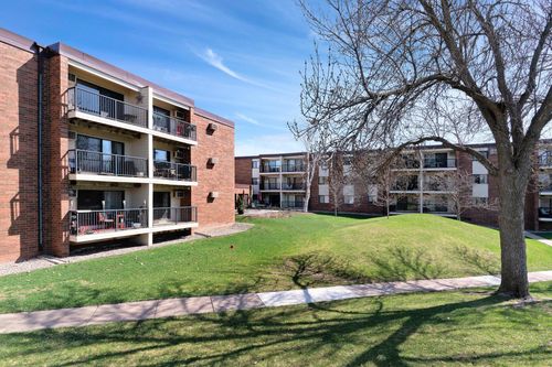 apt-110-4 Pine Tree Dr, Arden Hills, MN, 55112-3777 | Card Image