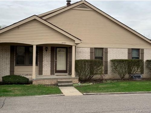 204-31421 Oak Tree Ct, Warren, MI, 48093-1630 | Card Image
