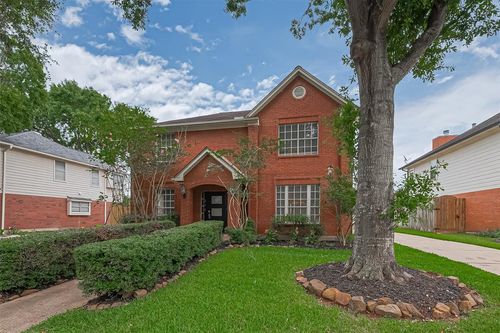 211 Aberdeen St, Stafford, TX, 77477-4611 | Card Image
