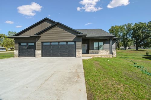 718 Pointer Cir, Center Point, IA, 52213-9390 | Card Image