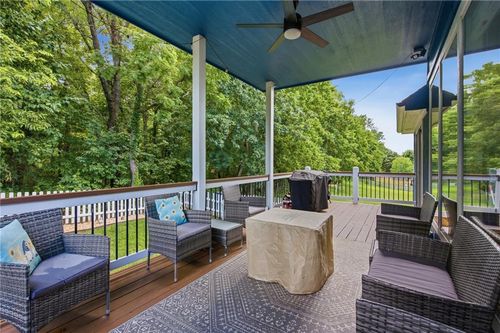 497 137th Pl, Bonner Springs, KS, 66012-5205 | Card Image