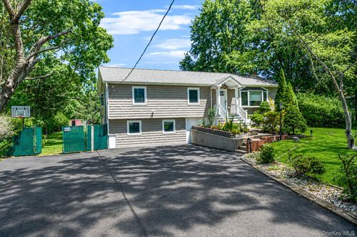 7 Somerset St, Centereach, NY, 11720-4154 | Card Image