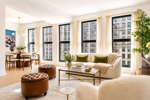 10-21 W 17th St, New York, NY, 10011-5543 | Card Image