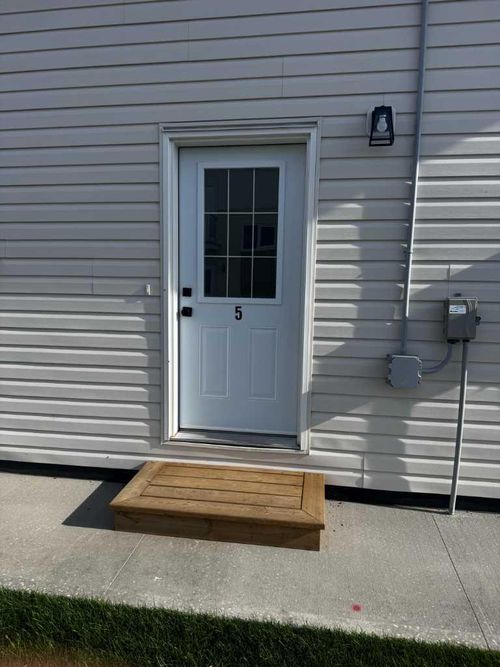 5-212 1 Avenue E, Brooks, AB, T1R0G9 | Card Image