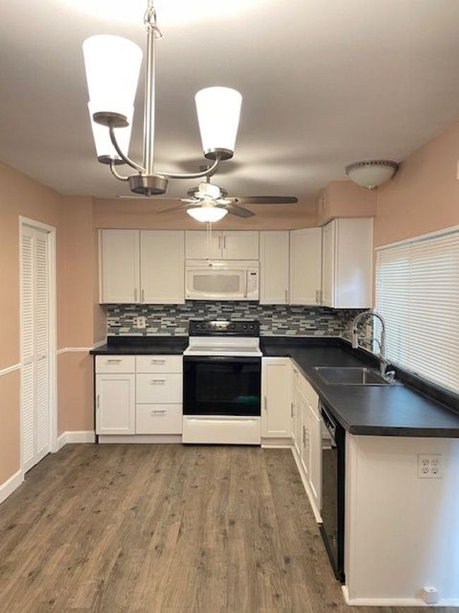 37310 Glenbrook Dr, Condo with 3 bedrooms, 2 bathrooms and null parking in Clinton Twp MI | Image 12
