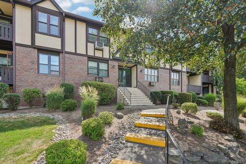 943 Sierra Vista Ln, Valley Cottage, NY, 10989-2724 | Card Image