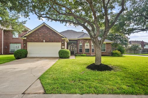 3343 Summerwood Ln, Pearland, TX, 77584-8114 | Card Image