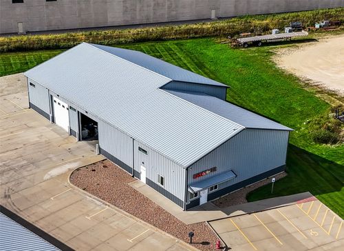 4281 3rd Ave, Marion, IA, 52302-3825 | Card Image