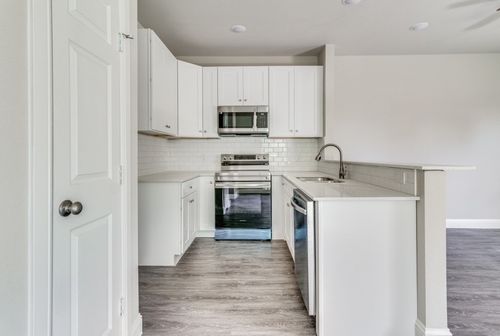 811 W Coffin St, Denison, TX, 75020-7522 | Card Image