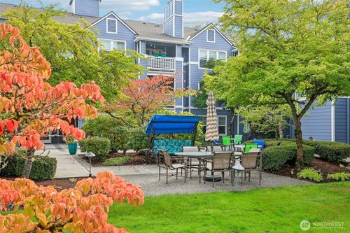 207-3935 226th Pl Se, Issaquah, WA, 98029-6217 | Card Image