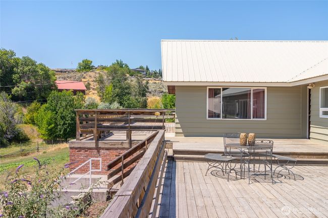 3613 Mcmullan Rd, Home with 3 bedrooms, 3 bathrooms and 6 parking in Wenatchee WA | Image 37