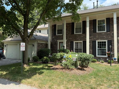 379-1079 Paint Creek Ln, Rochester Hills, MI, 48306-4243 | Card Image