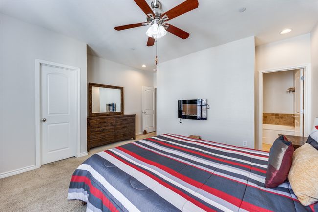 UNIT-16 - 13900 Noel Rd, Condo with 2 bedrooms, 2 bathrooms and null parking in Dallas TX | Image 14