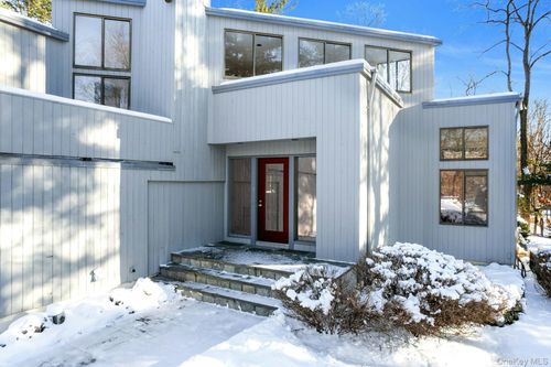 637 Long Hill Rd W, Briarcliff Manor, NY, 10510-2118 | Card Image