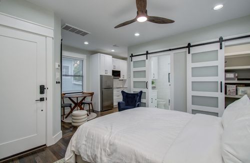 2b-1318 Cleburne St, Houston, TX, 77004-4043 | Card Image