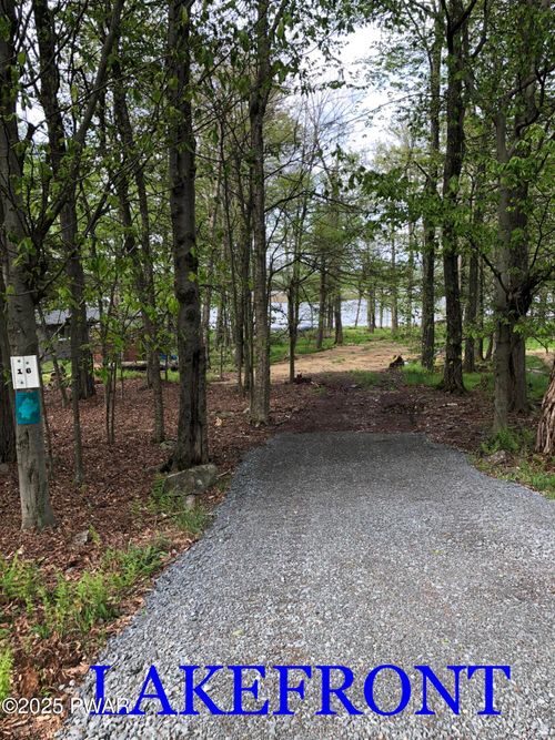 16 Fern Ln, Gouldsboro, PA, 18424 | Card Image