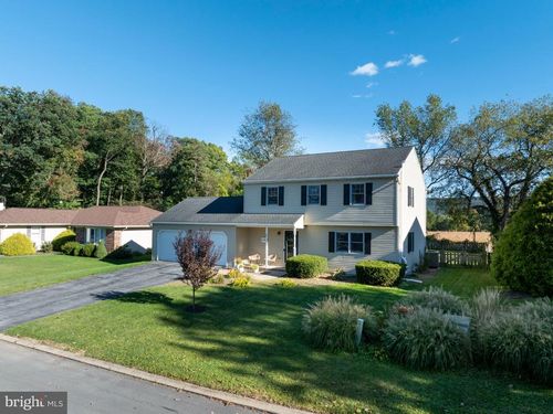 2294 Roylen Cir, State College, PA, 16801-2415 | Card Image