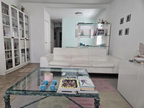 207-717 Espanola Way, Miami Beach, FL, 33139-8062 | Card Image