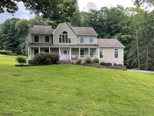 2 Echo Ln, Randolph, NJ, 07869-3335 | Card Image