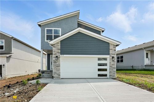 717 Glenn Ln, Kansas City, MO, 64152 | Card Image