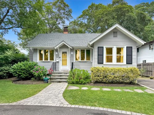 98 Frederick Ave, Babylon, NY, 11702-1610 | Card Image