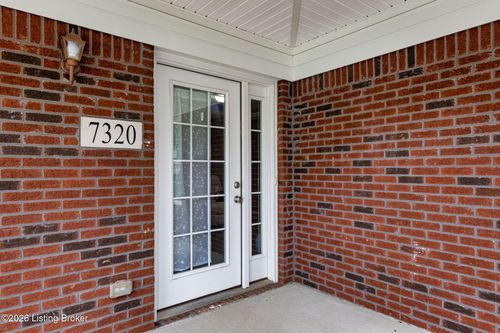7320 Fox Hollow Way, Louisville, KY, 40228-4221 | Card Image
